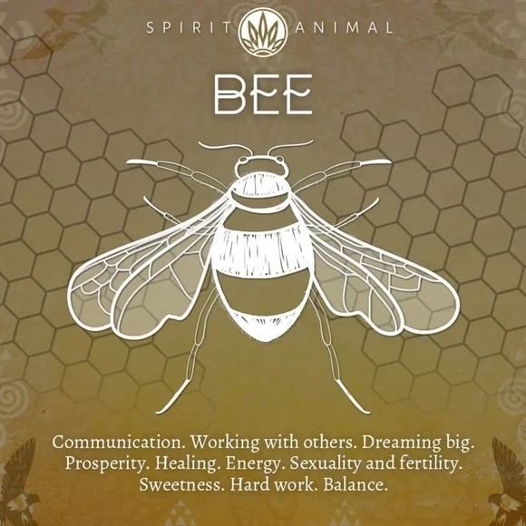 🌼 Crystal Honeybee Pendant Necklace - Picture 5 of 6